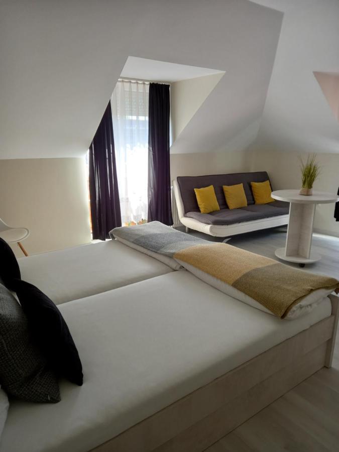 Viola Vendeghaz Bed and Breakfast Pápa Εξωτερικό φωτογραφία