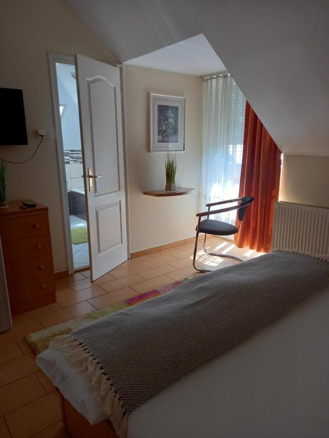 Viola Vendeghaz Bed and Breakfast Pápa Εξωτερικό φωτογραφία