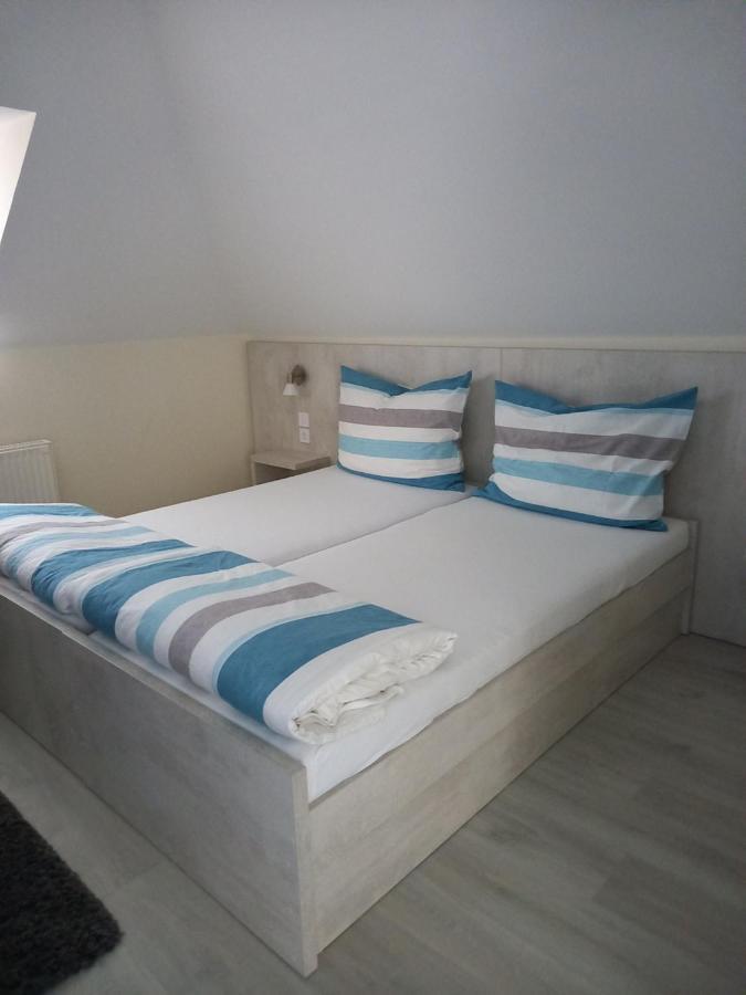 Viola Vendeghaz Bed and Breakfast Pápa Εξωτερικό φωτογραφία