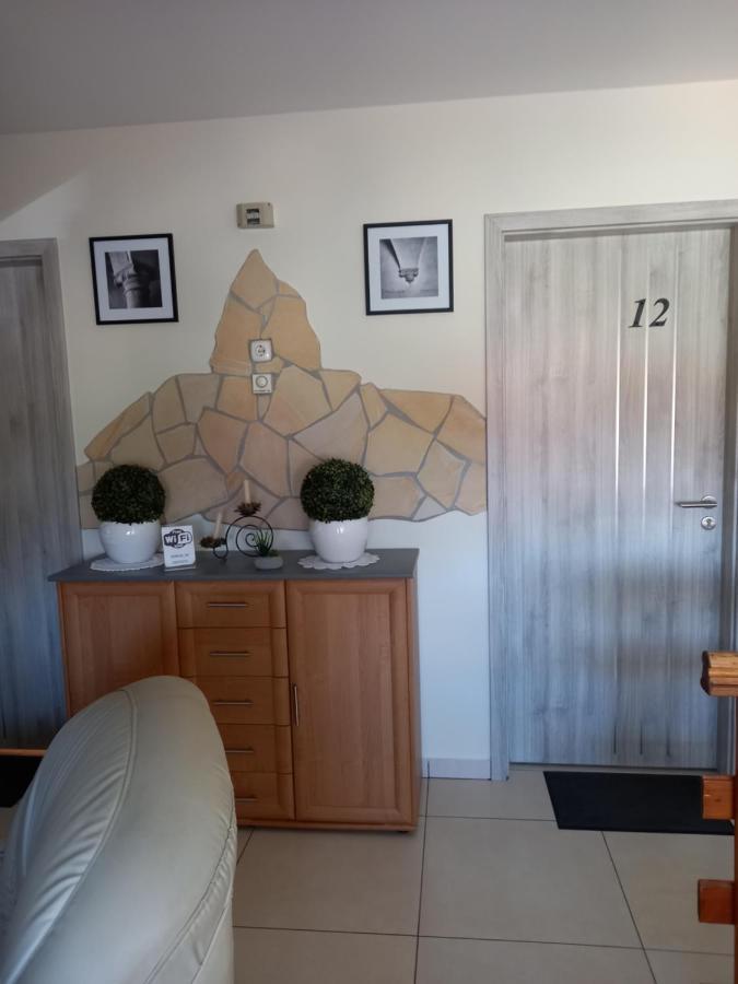 Viola Vendeghaz Bed and Breakfast Pápa Εξωτερικό φωτογραφία
