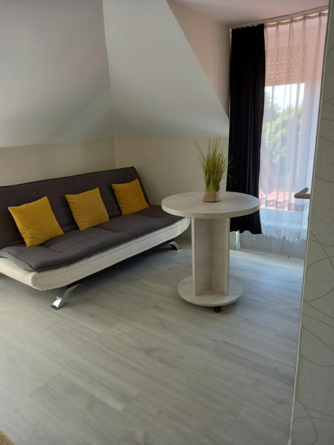 Viola Vendeghaz Bed and Breakfast Pápa Εξωτερικό φωτογραφία