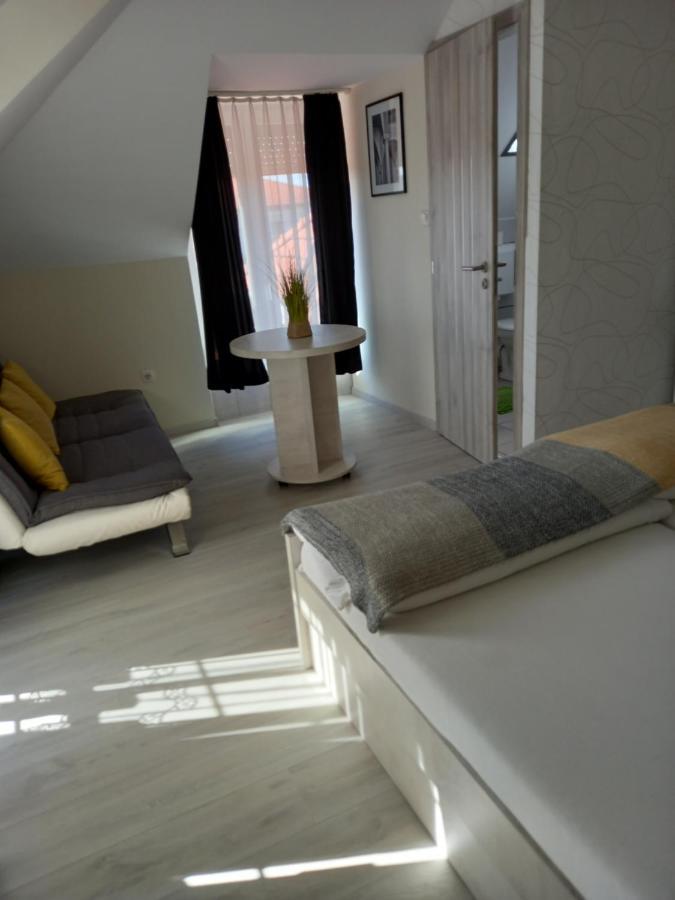 Viola Vendeghaz Bed and Breakfast Pápa Εξωτερικό φωτογραφία