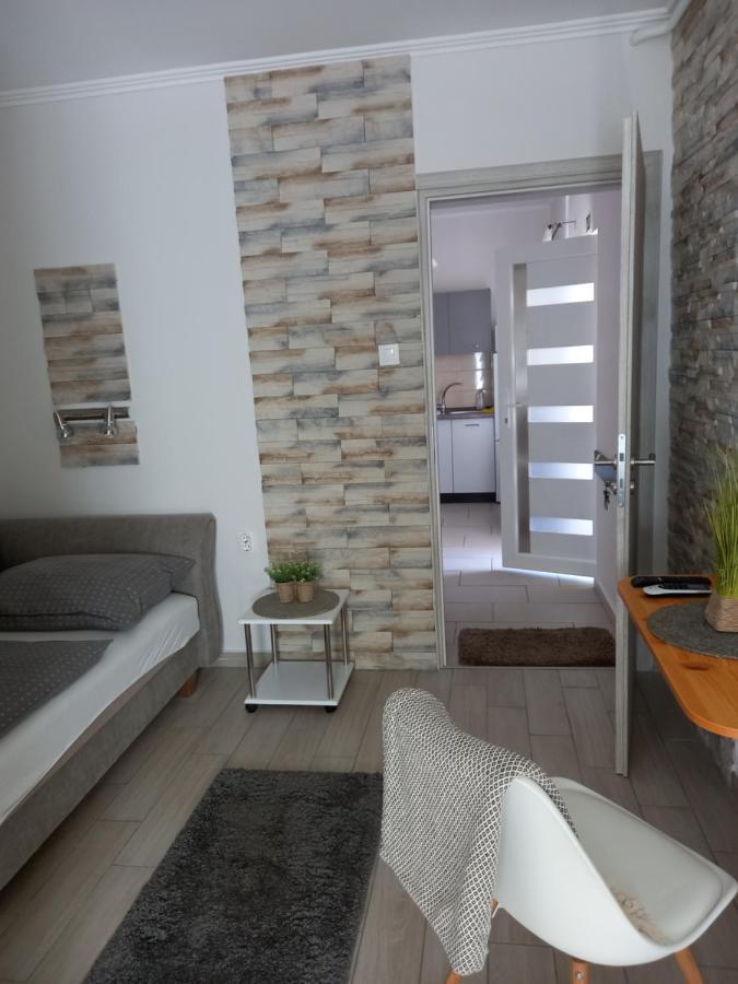 Viola Vendeghaz Bed and Breakfast Pápa Εξωτερικό φωτογραφία